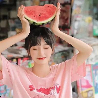 娱乐吃瓜的头像女生真人