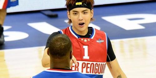 娱乐吃瓜酱男生打球